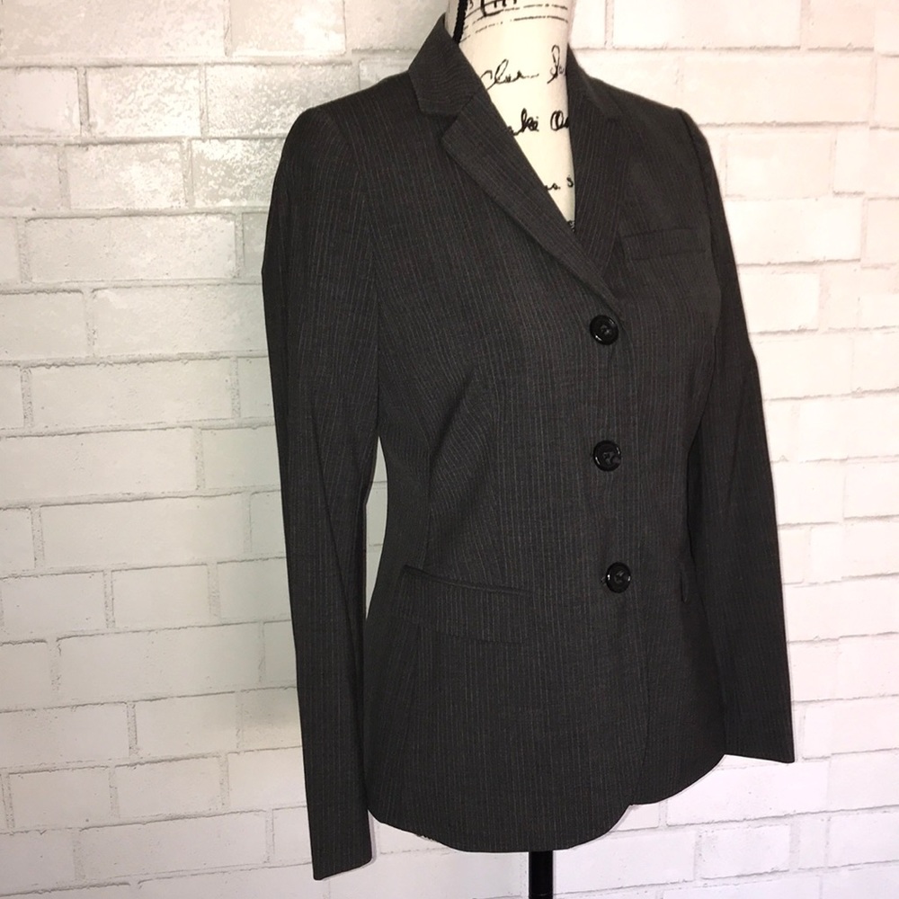 Banana Republic pinstripe suit - Picture 3 of 8